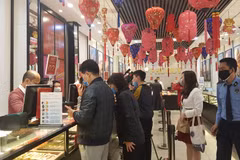 Gia dịch vàng tại doanh nghiệp. (Ảnh: PV/Vietnam+)