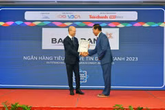Ông Chu Nguyên Bình - Phó Tổng Giám đốc Ngân hàng Bắc Á nhận giải thưởng “Ngân hàng tiêu biểu về Tín dụng xanh”. (Ảnh: Vietnam+)