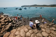 Từ Phú Yên, có rất nhiều cách để đến Gành Đá Đĩa. (Ảnh: Minh Sơn/Vietnam+)