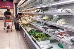 Nhóm hàng thực phẩm có sức mua tăng cao tại thị trường TP Hồ Chí Minh. (Ảnh: Mỹ Phương/TTXVN)