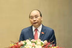 Thủ tướng Nguyễn Xuân Phúc trình bày báo cáo tổng kết của Chính phủ nhiệm kỳ 2016-2021, sáng 24/3. (Ảnh: Thống Nhất/TTXVN)