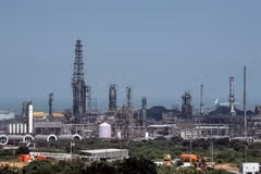 Một cơ sở lọc dầu của Tập đoàn Dầu khí quốc gia Venezuela (PDVSA) tại Puerto La Cruz, bang Anzoategui, Venezuela. (Ảnh: AFP/TTXVN)