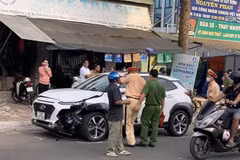 Xe ôtô gây ra vụ tai nạn. (Ảnh: TTXVN)