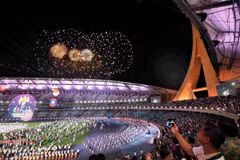 Campuchia khép lại kỳ ASEAN Para Games 12 đáng nhớ với lời chào ấn tượng. (Ảnh: Huỳnh Thảo/TTXVN)