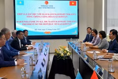 Tổng thống Cộng hòa Kazakhstan thăm một số doanh nghiệp tại Bắc Ninh