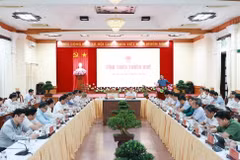Thủ tướng Phạm Minh Chính làm việc với lãnh đạo chủ chốt tỉnh Thừa Thiên-Huế. (Ảnh: Dương Giang/TTXVN)