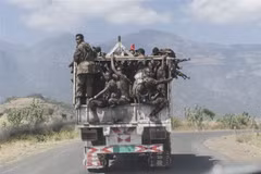 Lực lượng Phòng vệ Quốc gia Ethiopia tuần tra ngày 13/12/2021. (Ảnh: AFP/TTXVN)