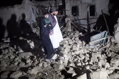 Những ngôi nhà bị sập sau trận động đất ở tỉnh Paktika, Afghanistan. (Ảnh: THX/TTXVN)