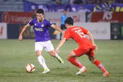 Hà Nội FC (áo tím) nhận thất bại 0-2 trước Thể Công-Viettel ở vòng 17 V-League 2023/24. (Ảnh: Việt Anh/Vietnam+)