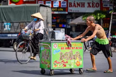 Hà Nội: Người dân chật vật mưu sinh dưới trời nắng nóng gay gắt 