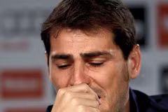 Iker Casillas rơi lệ trong ngày chia tay. (Nguồn: Getty Images)