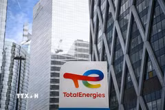 Biển hiệu TotalEnergies. (Ảnh: TTXVN)