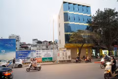Ngôi nhà 5 tầng ở số 84 đường Láng. (Nguồn: thanhnien.vn)