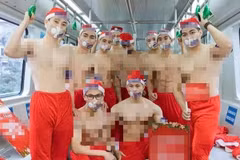 ​Hà Nội: Xử lý nhóm thanh niên quảng cáo phản cảm trên tàu điện