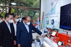 [Photo] Chủ tịch nước thăm DN tiêu biểu do doanh nhân cao tuổi quản lý
