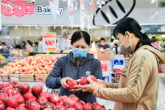 Người dân mua sắm hàng tết tại siêu thị GO! Cần Thơ. (Ảnh minh họa: Thanh Liêm/TTXVN)