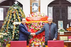 Phó Chủ tịch Thường trực Quốc hội Trần Thanh Mẫn chúc mừng Giáng sinh tại Đà Nẵng. (Nguồn: Báo điện tử Đại biểu nhân dân)