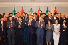 Tổng Bí thư, Chủ tịch nước Tô Lâm chụp ảnh cùng các đại biểu. (Ảnh: Trí Dũng/TTXVN)