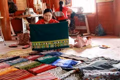 Nghề dệt thổ cẩm của người dân tộc Lào ở Điện Biên