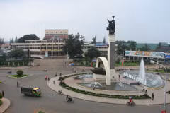 Ngã sáu trung tâm Buôn Ma Thuột. (Nguồn: Wikipedia)