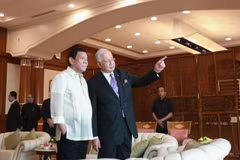 Tổng thống Philippines Duterte hát 'Shalala' cùng Thủ tướng Malaysia