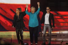 Jennifer Lopez trình diễn bốc lửa ủng hộ bà Hillary Clinton