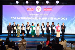 Đại diện 10 Thương hiệu mạnh Việt Nam được vinh danh tại chương trình. (Ảnh: PV/Vietnam+)