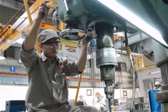 Doanh nghiệp tối ưu hóa mọi chi phí để giảm giá thành. (Ảnh: Đức Duy/Vietnam+)