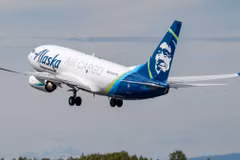Alaska sẽ trả 18 USD tiền mặt cho mỗi cổ phiếu của Hawaiian. (Nguồn: Alaska Airlines)