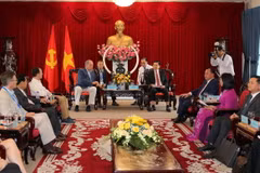 Ông Nguyễn Hồng Lĩnh, Bí thư Tỉnh ủy Đồng Nai tiếp và làm việc với Đoàn Công tác của Chính quyền khu vực Montgomery, bang Maryland, Hoa Kỳ và Hội đồng Doanh nhân Việt Nam-Hoa Kỳ. (Ảnh: Công Phong/TTXVN)
