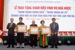 Lễ trao tặng danh hiệu vinh dự Nhà nước Nghệ nhân Nhân dân, Nghệ nhân Ưu tú trong lĩnh vực Di sản Văn hóa Phi vật thể. (Nguồn: TTXVN)