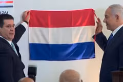 Tổng thống Parapuay Horacio Cartes và Thủ tướng Israel Benjamin Netanyahu tại lễ khai trương Đại sứ quán Paraguay tại Jerusalem. (Nguồn: Middle East Eye)