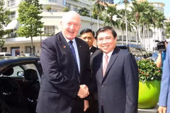 Chủ tịch Ủy ban Nhân dân Thành phố Hồ Chí Minh Nguyễn Thành Phong hội kiến Toàn quyền Australia Peter Cosgrove đang có chuyến thăm cấp Nhà nước tới Việt Nam. (Ảnh: Thanh Vũ/TTXVN)