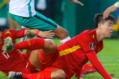 Duy Mạnh chơi hay trước Saudi Arabia nhưng không gặp may mắn và phải nhận thẻ đỏ. 