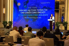 Bà Genie Gan - Giám đốc phụ trách Quan hệ Chính phủ khu vực châu Á-Thái Bình Dương, công ty Kaspersky phát biểu tại Hội thảo. (Ảnh: Minh Sơn/Vietnam+)