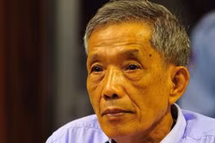 Kaing Guek Eav tại phiên tòa ngày 26/7. (Nguồn: AFP/TTXVN)