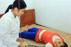 Chăm sóc nạn nhân chất độc da cam. (Nguồn: TTXVN)