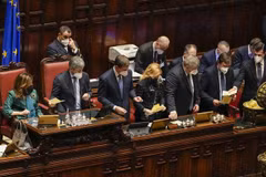 Hoạt động kiểm phiếu bầu Tổng thống Italy vòng hai tại Rome (Italy), ngày 25/1/2022. (Ảnh: AFP/TTXVN)