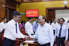 Chủ tịch nước Nguyễn Xuân Phúc với các đại biểu dự buổi làm việc. (Ảnh: Thống Nhất/TTXVN)