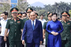 Chủ tịch nước Nguyễn Xuân Phúc thăm và làm việc tại Bộ Tư lệnh Quân khu 1. (Ảnh: Thống Nhất/TTXVN)