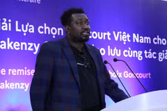 Tác giả Makenzy Orcel từ Haiti được nhận giải Lựa chọn Goncourt của Việt Nam lần thứ Nhất. (Ảnh: PV/Vietnam+)