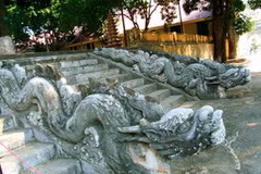 Đôi rồng đá ở Điện kính thiên, Hoàng thành Thăng Long. (Ảnh: Internet)