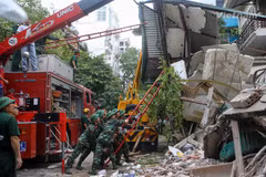 Hiện trường vụ nhà sập ở số 43 Cửa Bắc, Hà Nội. (Ảnh: Minh Sơn/Vietnam+)