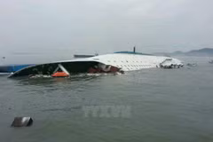 Hiện trường chìm phà chở khách Sewol cách đây 2 năm. (Nguồn: AFP/TTXVN)