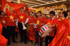 3.000 nhân viên mặc áo đỏ cổ vũ U23 Việt Nam
