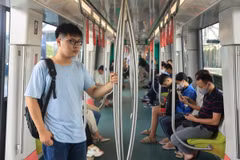 Hành khách đi tàu Nhổn-Ga Hà Nội đang tăng dần lên từng ngày kể từ khi đưa vào khai thác thương mại. (Ảnh: Hoài Nam/Vietnam+)