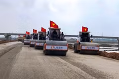 Nhà thầu thi công hạng mục nền đường Dự án Cao tốc Bắc-Nam. (Ảnh: Việt Hùng/Vietnam+)