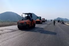 Các nhà thầu thi công cao tốc Bắc-Nam đã tập trung mọi nguồn lực thi công để đưa dự án hoàn thành theo đúng kế hoạch. (Ảnh: Việt Hùng/Vietnam+)