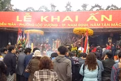 Đi lễ dịp khai ấn đền Trần xuân Tân Mão (Ảnh:Nguyễn Anh/ Vietnam+)