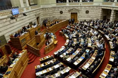 Toàn cảnh một phiên họp Quốc hội Hy Lạp ở Athens. (Ảnh: EPA/TTXVN)